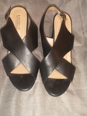 VANGELO NWT Black Crisscross Slingback Sandals